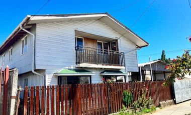 GRAN OPORTUNIDAD!!! Casa grande con cabaña y dos departamentos!!!