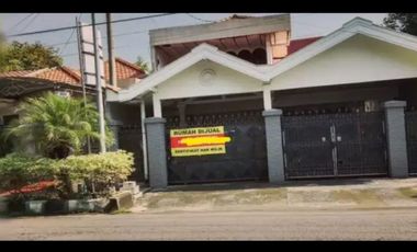 RUMAH DIJUAL Di Jl. Dr. Sutomo Sidoarjo Jawa Timur (dekat alon2 kota sidoarjo) belakang Masjid Agung Sidoarjo