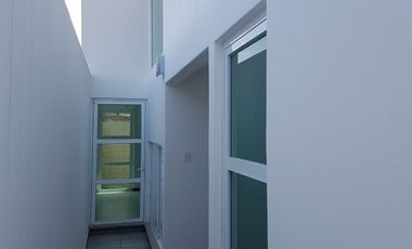 CASA EN RENTA EN  LOMAS DE ANGELOPOLIS $17,000