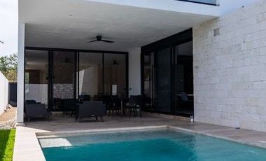 Renta de Casa Residencial en Country Club, Yucatán