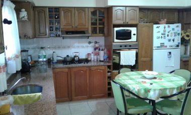 Venta de casa de 5 ambientes San Justo