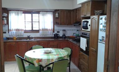 Venta de casa de 5 ambientes San Justo