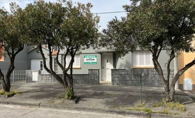 SE VENDE HERMOSA CASA CENTRICA – C. DE PATAGONES