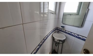 Chalet de 4 ambientes con cochera doble y parque. Zona Chauvin.