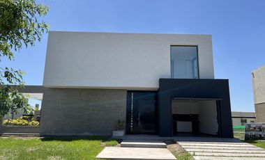 Casa (240m2) en venta con excelente diseño y calidad de terminaciones - Haras Santa Maria - Escobar