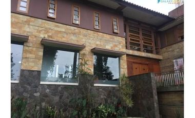 Dijual villa murah dilokasi wisata di Mekarwangi Lembang