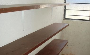 BODEGA COMERCIAL EN VENTA, LA ROMANA, TECHUMBRE NUEVA, EXCELENTE ESTADO.