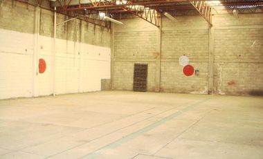 BODEGA COMERCIAL EN VENTA, LA ROMANA, TECHUMBRE NUEVA, EXCELENTE ESTADO.