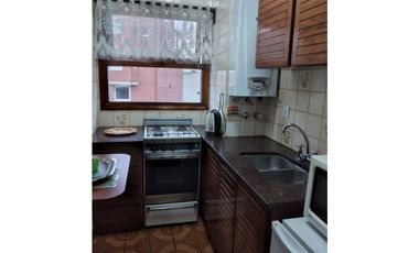 Departamento 2 amb con cochera. Zona Varese