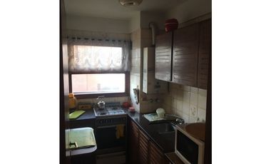 Departamento 2 amb con cochera. Zona Varese