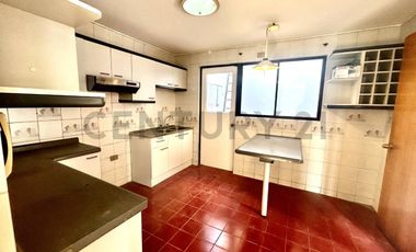 SE ARRIENDA HERMOSA CASA DE 3 NIVELES SECTOR AV. BRASIL.