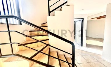 SE ARRIENDA HERMOSA CASA DE 3 NIVELES SECTOR AV. BRASIL.