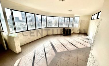 SE ARRIENDA HERMOSA CASA DE 3 NIVELES SECTOR AV. BRASIL.