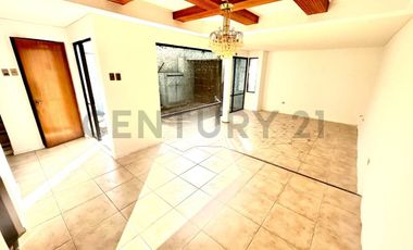 SE ARRIENDA HERMOSA CASA DE 3 NIVELES SECTOR AV. BRASIL.
