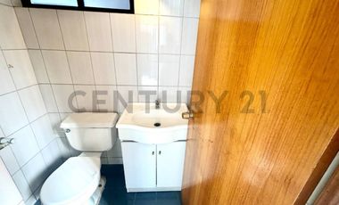 SE ARRIENDA HERMOSA CASA DE 3 NIVELES SECTOR AV. BRASIL.