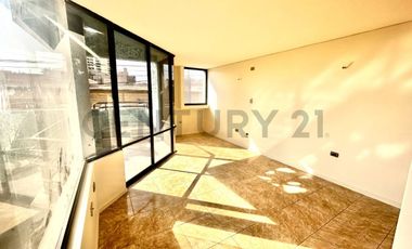 SE ARRIENDA HERMOSA CASA DE 3 NIVELES SECTOR AV. BRASIL.