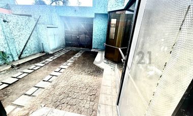 SE ARRIENDA HERMOSA CASA DE 3 NIVELES SECTOR AV. BRASIL.
