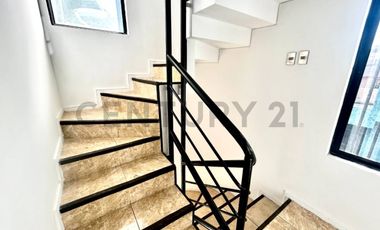 SE ARRIENDA HERMOSA CASA DE 3 NIVELES SECTOR AV. BRASIL.