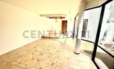 SE ARRIENDA HERMOSA CASA DE 3 NIVELES SECTOR AV. BRASIL.