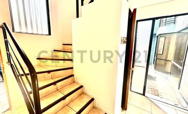 SE ARRIENDA HERMOSA CASA DE 3 NIVELES SECTOR AV. BRASIL.