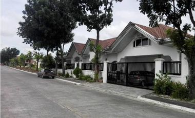 450sqm Bungalow House And Lot for SALE with pool in Angeles City near Marquee Mall