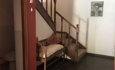 Amplia Casa en Alquiler Temporario Golf Nuevo, Pinamar: 5 Dormitorios, Gran Jardin y Galeria Cubierta