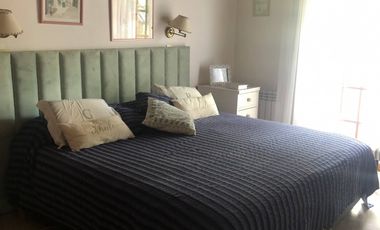 Amplia Casa en Alquiler Temporario Golf Nuevo, Pinamar: 5 Dormitorios, Gran Jardin y Galeria Cubierta