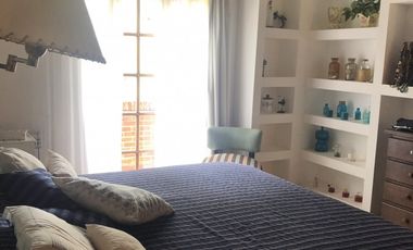 Amplia Casa en Alquiler Temporario Golf Nuevo, Pinamar: 5 Dormitorios, Gran Jardin y Galeria Cubierta