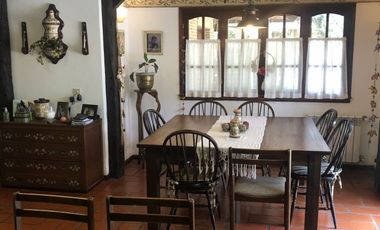 Amplia Casa en Alquiler Temporario Golf Nuevo, Pinamar: 5 Dormitorios, Gran Jardin y Galeria Cubierta