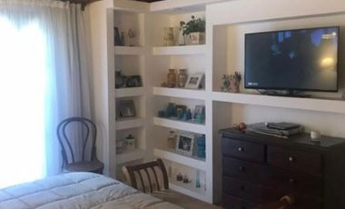 Amplia Casa en Alquiler Temporario Golf Nuevo, Pinamar: 5 Dormitorios, Gran Jardin y Galeria Cubierta