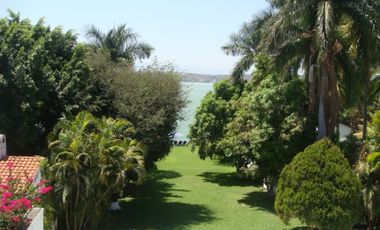 CASA EN VENTA A LA ORILLA DEL LAGO EN TEQUESQUITENGO, MORELOS.