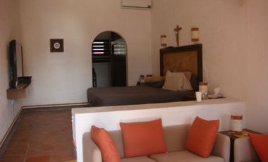 CASA EN VENTA A LA ORILLA DEL LAGO EN TEQUESQUITENGO, MORELOS.