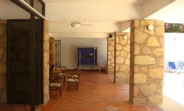 CASA EN VENTA A LA ORILLA DEL LAGO EN TEQUESQUITENGO, MORELOS.