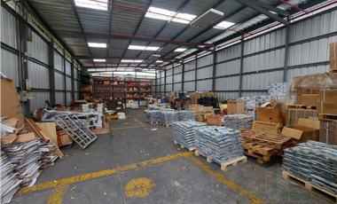 VENTA DE LOCAL COMERCIAL AL PIE DE LA VA A DAULE CON BODEGAS 
