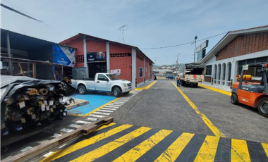 VENTA DE LOCAL COMERCIAL AL PIE DE LA VA A DAULE CON BODEGAS 