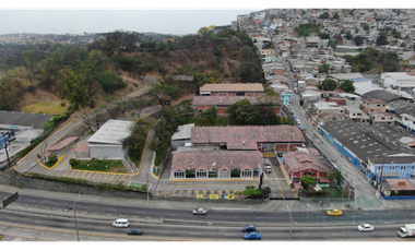 VENTA DE LOCAL COMERCIAL AL PIE DE LA VA A DAULE CON BODEGAS 