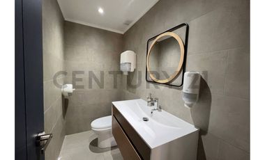 ARRIENDO GRAN E ILUMINADA OFICINA