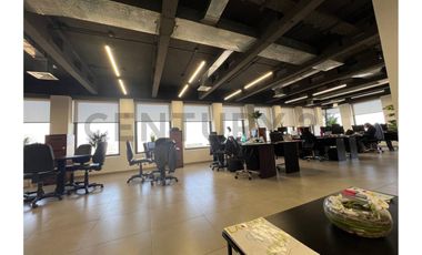 ARRIENDO GRAN E ILUMINADA OFICINA