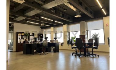 ARRIENDO GRAN E ILUMINADA OFICINA