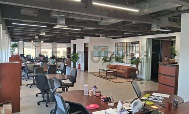 ARRIENDO GRAN E ILUMINADA OFICINA