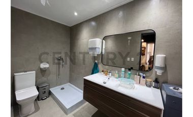 ARRIENDO GRAN E ILUMINADA OFICINA