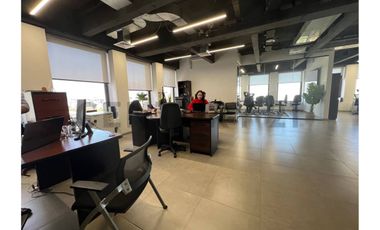 ARRIENDO GRAN E ILUMINADA OFICINA