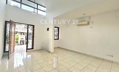 Rumah Besar 1 Lantai Di Cluster Ifolia, Harapan Indah, Bekasi