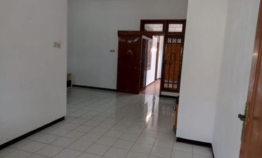 Rumah Rungkut Mapan Hadap barat, Strategis