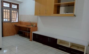Rumah Rungkut Mapan Hadap barat, Strategis