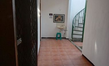 Rumah Rungkut Mapan Hadap barat, Strategis