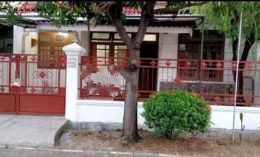 Rumah Rungkut Mapan Hadap barat, Strategis