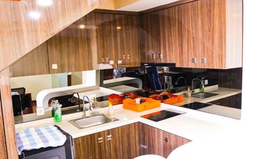 Apartemen SOHO Office Lantai 19 Full Renovation Full Furnish View Pancoran dan Kokas