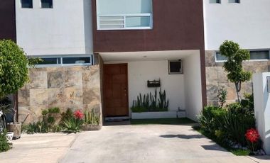 SE VENDE CASA EN FRACC CON ALBERCA EN CUAUTLANCINGO