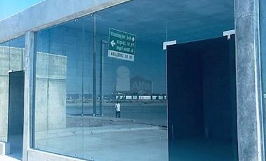 Local comercial, acondicionados y equipados.